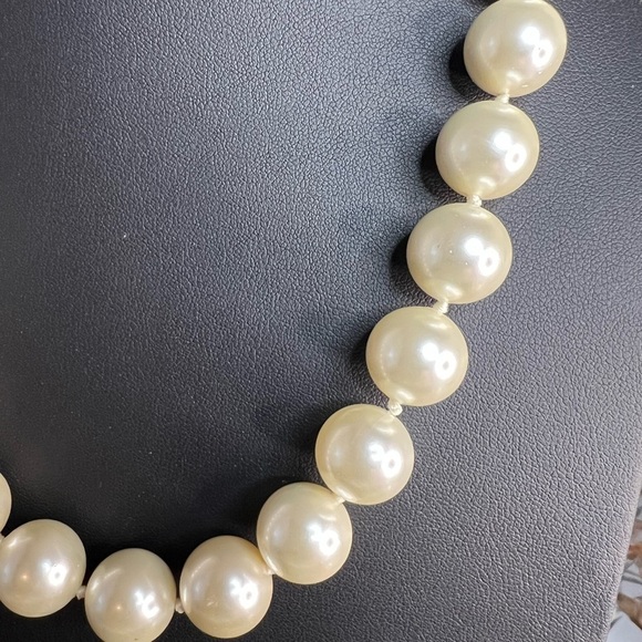 Vintage Faux Glass Pearls Hand Knotted w/925 Clasp 20” D9 - Picture 2 of 4